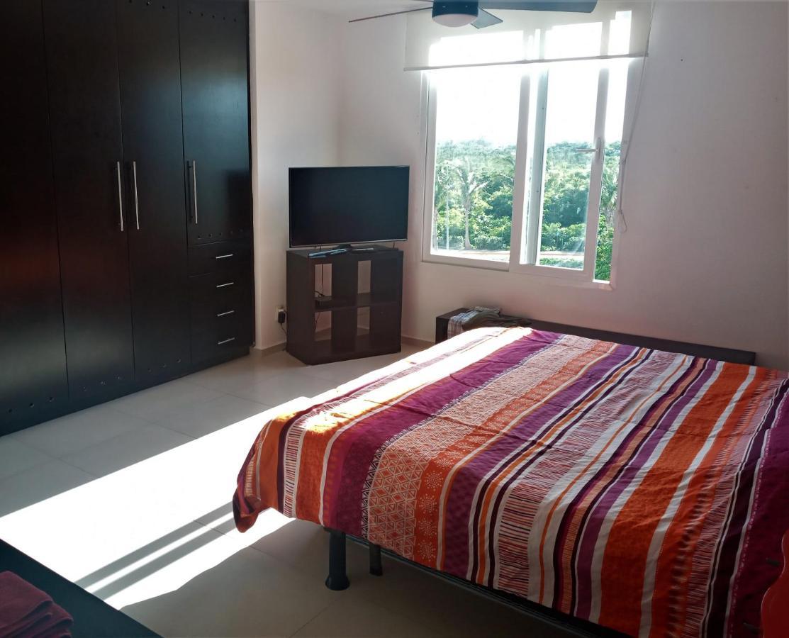 Swim The Caribbean & Work With A View Apartment Канкун Екстериор снимка