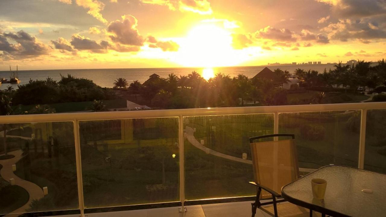 Swim The Caribbean & Work With A View Apartment Канкун Екстериор снимка